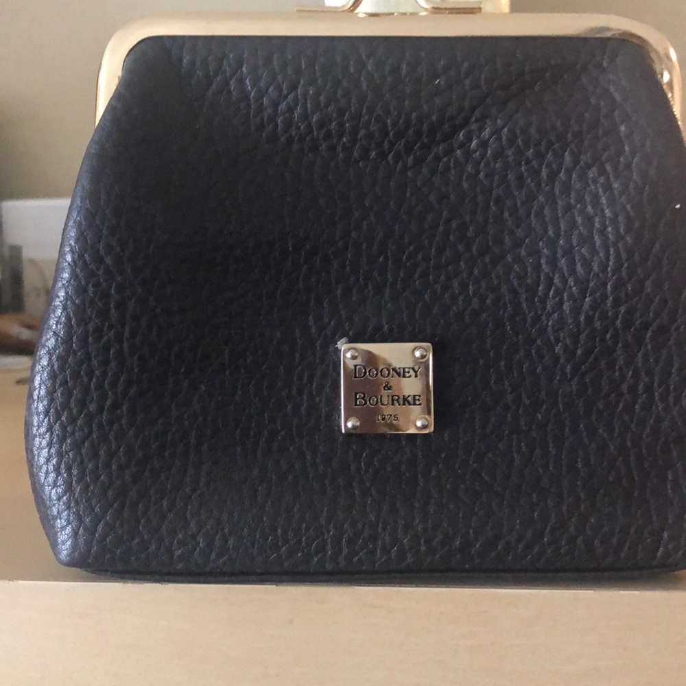 Dooney & Bourke, Kiss purse